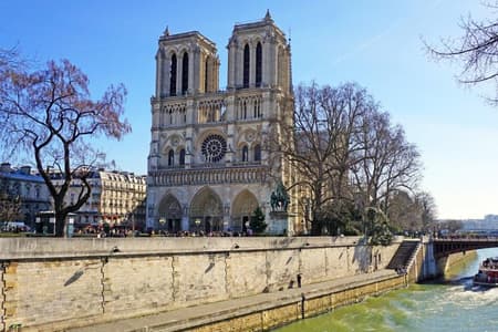 Notre Dame Island with Sainte Chapelle in Small Group