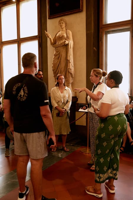 Uffizi Gallery Tour with a Masterclass by an Art Expert in Small Group