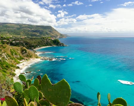 Trekking in Capo Vaticano between nature and tradition 