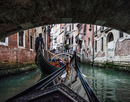 Venecia en góndola: una ciudad de romance y maravillas