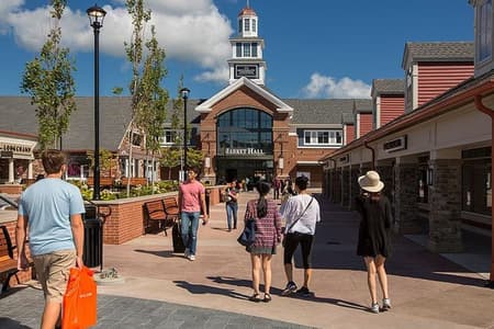 Woodbury Common Premium Outlets Shopping Tour from Manhattan