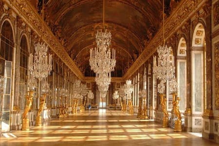 From Paris: Versailles Palace Guided Tour with Gardens Access