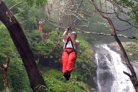 Ultimate Mega Zipline Adventure : 18 Linien über 11 Wasserfälle