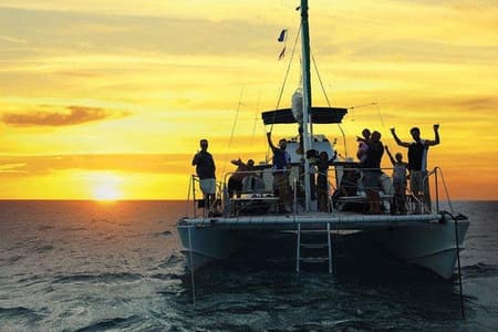 Oahu Catamaran Waikiki Sunset on 40 Foot Catamaran: Food and BYOB