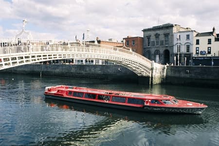 Dublin Sightseeing Cruise on River Liffey with Local Guide