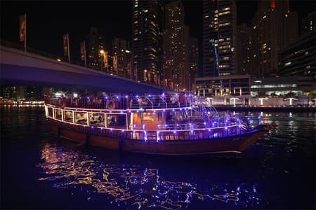 Dubai Marina dhow cruzeiro turístico com jantar
