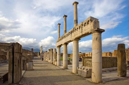 Explore Pompeii Half Day Highlights Tour with Pickup from Naples