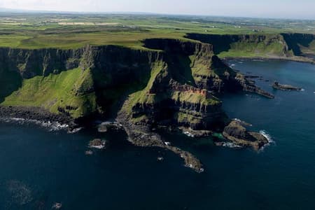 Titanic Experience and Giant's Causeway tour from Belfast