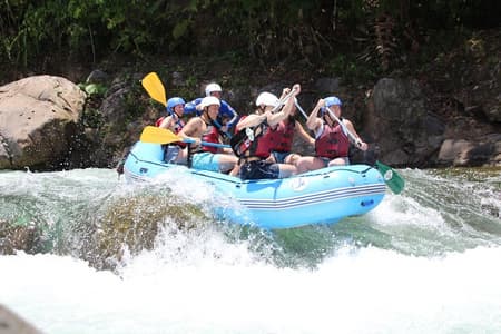 Cours supérieur de rafting en eaux vives de la rivière Balsa Classe 3/4 au Costa Rica