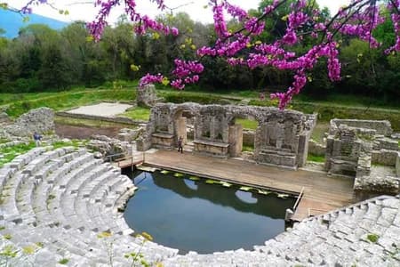 Excursión en grupo pequeño a Butrint, Blue Eye, Ksamil & Lekuresi Castle.