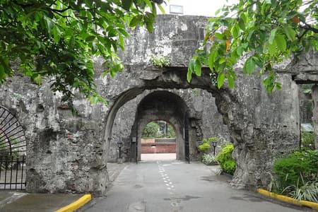 Manila Vecchia e Nuova: Tour Turistico con Visita a Intramuros e Fort di Santiago
