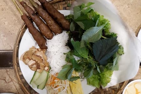 Small Group Hanoi Street Food Tour with a Real Foodie