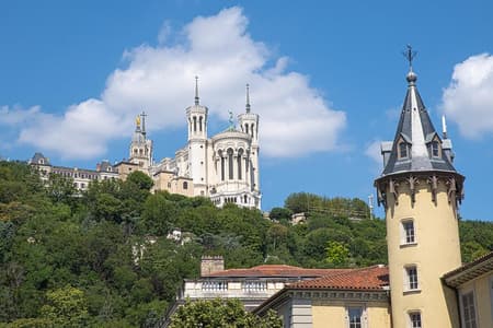 Hop-on hop-off tour door Lyon met audiocommentaar