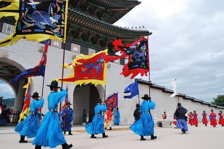 Korean Palace and Temple Tour in Seoul: Gyeongbokgung Palace and Jogyesa Temple