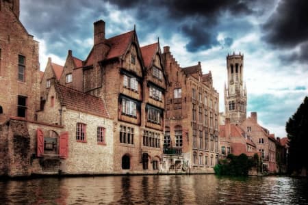 Tour histórico a pie: leyendas de Brujas