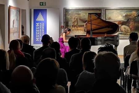 Conciertos diarios de piano en vivo de Chopin a las 6:30 pm en el Museo de la Arquidiócesis de Varsovia