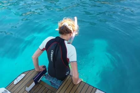 Giro privato con bagno di mare in catamarano solare