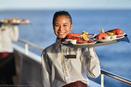 Honolulu: Three Star Deluxe Sunset Dinner Cruise and Show