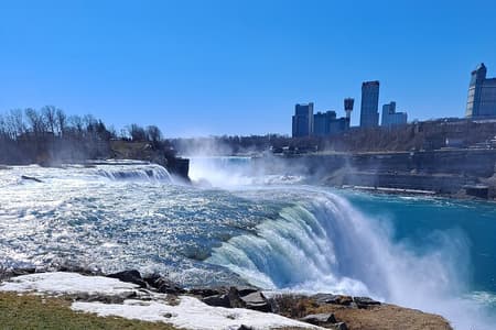 La visite des chutes du Niagara comprend Maid of the Mist et Cave of the Winds