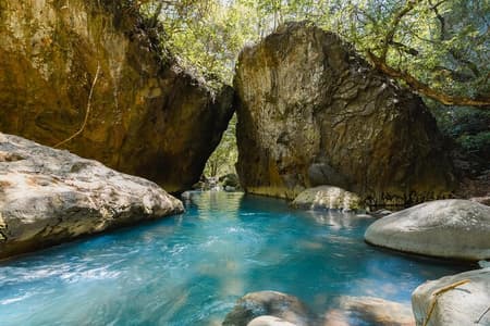Hiking Tour of La Leona Waterfall with Lunch