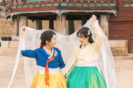 Gyeongbokgung Palace Hanbok Rental Experience in Seoul
