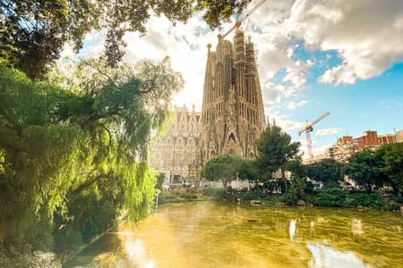 Park Guell and Sagrada Familia Tour with Skip the Line Tickets