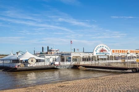 Tour di guida premium di St Louis con crociera sull'arco e sul fiume di St Louis