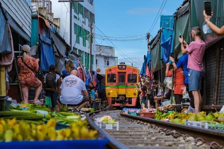 Visita al mercado flotante Damnoen Saduak y al mercado ferroviario de Maeklong