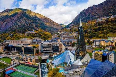 Tour privado a pie por Andorra con guía turístico oficial
