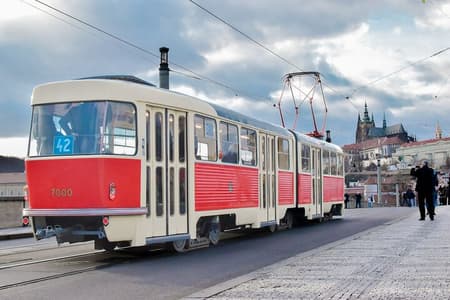 Prager Hop-on-Hop-off-Sightseeing-Straßenbahn