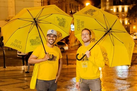 Lisbon: Pub Crawl with Open Bar, Shots & VIP Club Entry