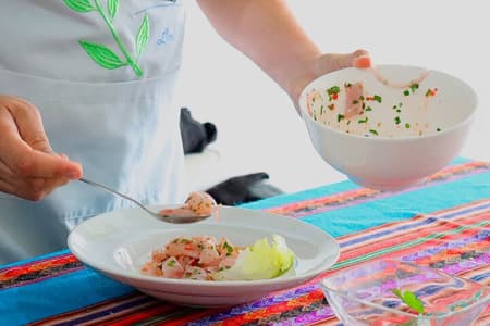 ¡Cocina un auténtico ceviche y un pisco sour peruano!