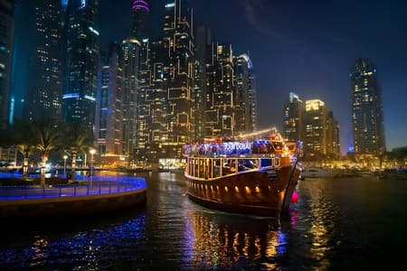 Dubai Marina: Luxury Dhow Dinner Cruise with Hotel Transfer