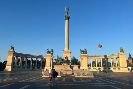 Half day Budapest city tour by car / minivan