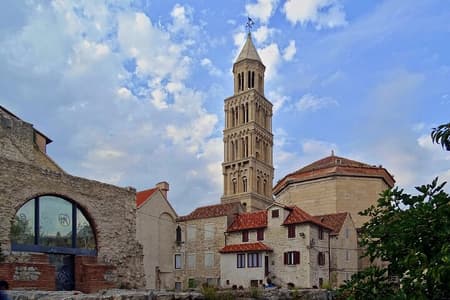 Split Quest Experience: Discover the City