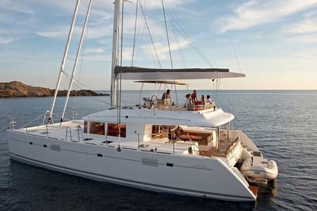 Santorini Catamaran Cruise with Greek Meal, Open-Bar and Sunset