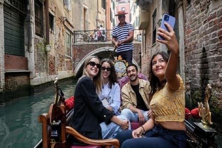 St Mark's, Doge's Palace, with Murano and Burano & Gondola Ride