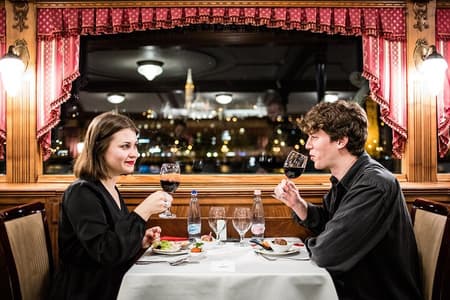 Crucero por el Danubio de Budapest y opciones para cenar, música en vivo y danza