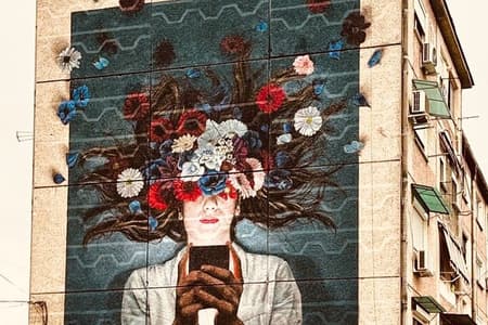 Tirana: tour di street art e architettura moderna