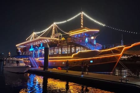 Dubai Dhow Cruise Jantar Al Seef Creek Multicusine