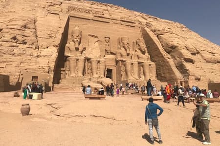 Tour di un'intera giornata ai templi di Abu Simbel da Assuan 