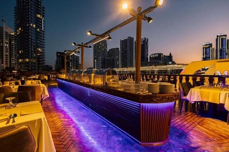 Cruzeiro de jantar em Dubai Marina a bordo de Alexandra Dhow