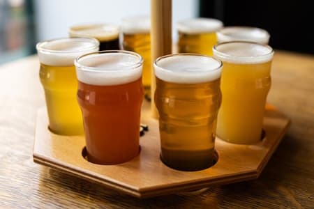 Degustazione di birra di Praga - 8 tipi di birra ceca inclusi