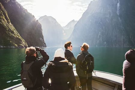 Piccolo gruppo: tour di un giorno di Milford Sound e crociera da Queenstown