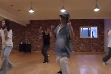 Busan private tour : K-pop dance class + tour