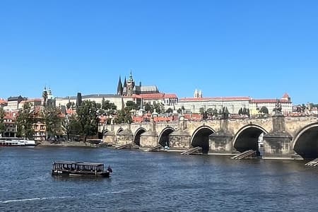 Prague city + Charles Bridge and Campa island 3€ + Tip, kids free