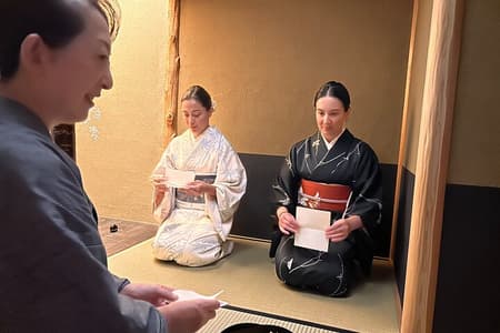 Cerimonia privata del tè di Kyoto con il maestro del tè a casa