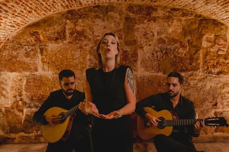 Lisboa: Fado Show com Vinho e História
