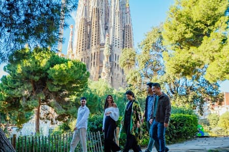 Sagrada Familia Tour with Express Entry and Local Guide