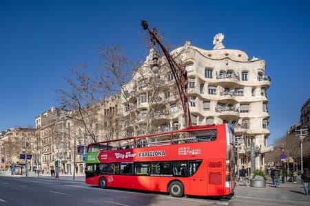 Barcelona City Tour Hop-On Hop-Off with Optional Boat